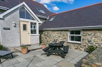 Cwt Drecs - Luxury Self Catering Cottage - Penrhyn Farm Cottages